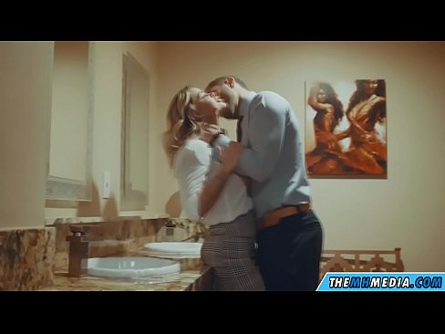 ❤️ Khi một cô gái tóc vàng busty quyến rũ bạn trong một nhà vệ sinh công cộng ️  Khiêu dâm qua đường hậu môn  ở% vi.teenactivewear.ru%  ❤